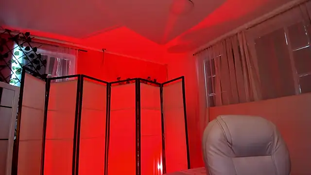 Snapshot of your_khloe chatting on October 29, 1:13 pm your khloe online show from October 29, 1:13 pm