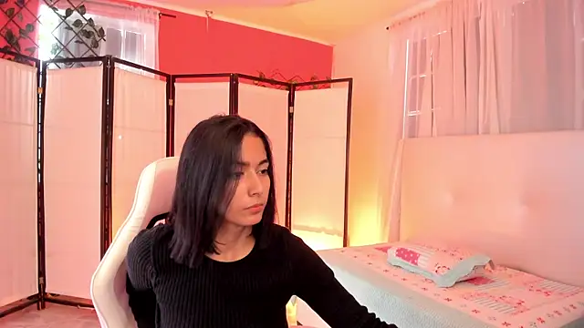 Snapshot of your_khloe chatting on November 11, 1:33 pm your khloe online show from November 11, 1:33 pm