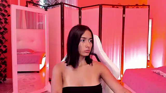 Snapshot of your_khloe chatting on December 20, 1:51 pm your khloe online show from December 20, 1:51 pm