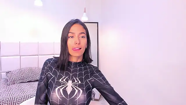 Snapshot of your_khloe chatting on January 7, 1:13 pm your khloe online show from January 7, 1:13 pm