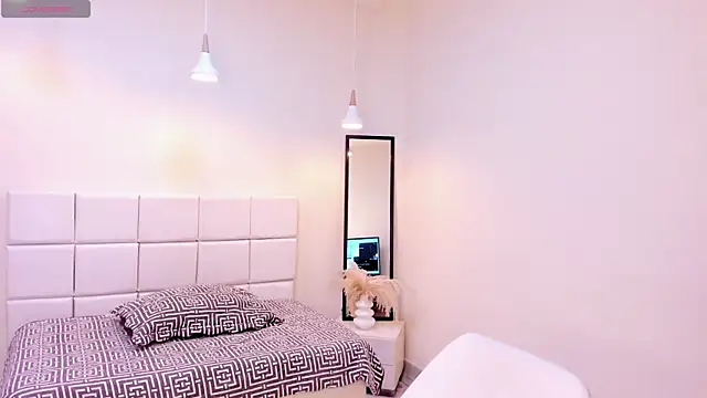 Snapshot of your_khloe chatting on January 10, 1:35 pm your khloe online show from January 10, 1:35 pm