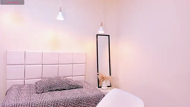 Snapshot of your_khloe chatting on January 13, 1:27 pm your khloe online show from January 13, 1:27 pm