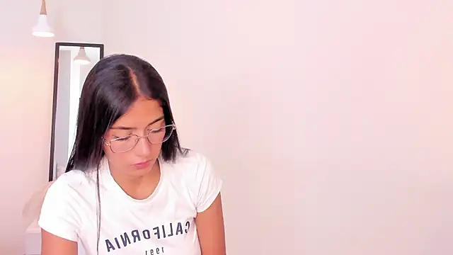 Snapshot of your_khloe chatting on July 13, 12:41 pm your khloe online show from July 13, 12:41 pm