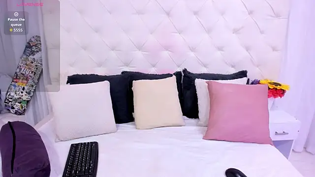 thaliia gomez online show from October 1, 7:09 pm