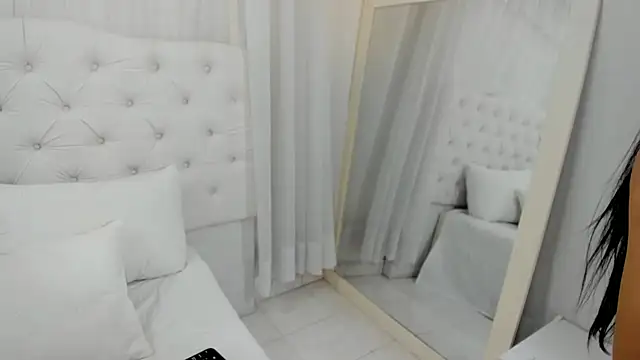 thaliia gomez online show from October 11, 12:15 pm