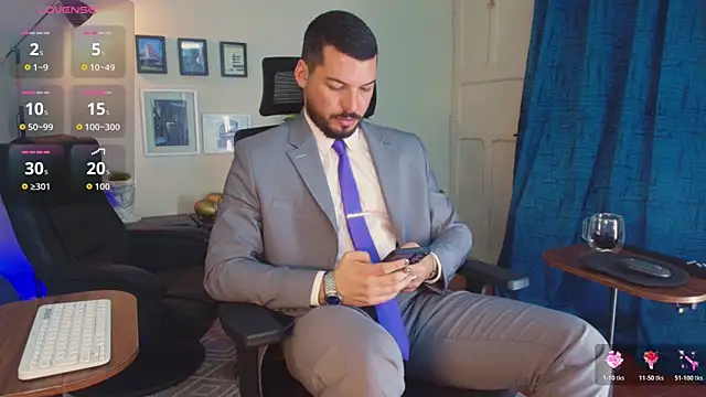 Snapshot of HenryBenso chatting on April 25, 5:54 pm HenryBenso online show from April 25, 5:54 pm
