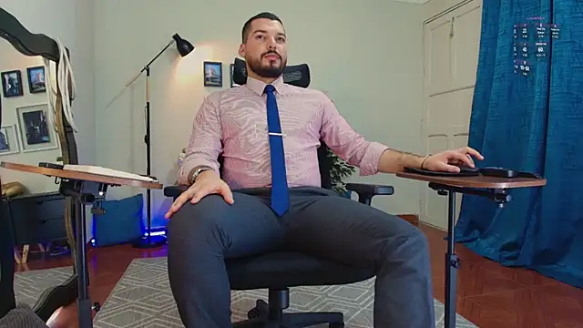 Snapshot of HenryBenso chatting on May 18, 4:46 pm HenryBenso online show from May 18, 4:46 pm