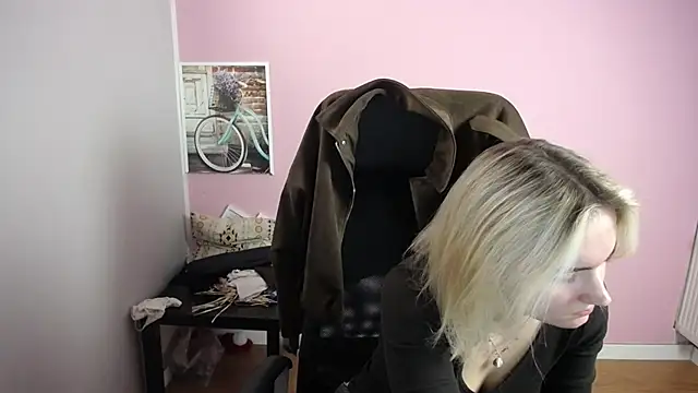 viktoria lovely online show from April 15, 9:49 am