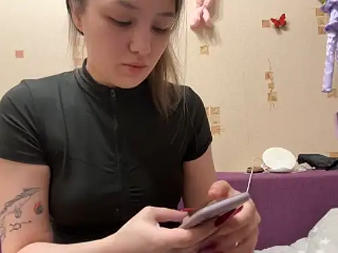 Snapshot of Roni_Cox chatting on March 20, 8:19 am Roni Cox online show from March 20, 8:19 am