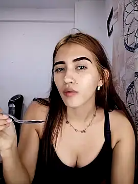 Snapshot of karol_cortes_18 chatting on December 5, 11:40 pm karol cortes 18 online show from December 5, 11:40 pm