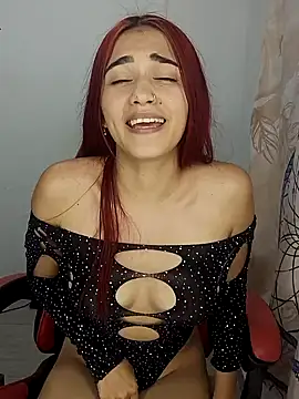 Snapshot of karol_cortes_18 chatting on February 6, 12:33 am karol cortes 18 online show from February 6, 12:33 am