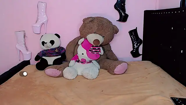 Ciinamonloren online show from March 6, 3:35 am