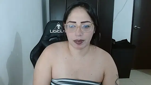 natashasmithe online show from February 8, 2:15 am