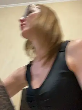 Snapshot of LauraDavis chatting on April 25, 4:15 pm LauraDavis online show from April 25, 4:15 pm