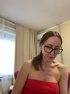 Snapshot of LauraDavis chatting on June 5, 4:35 pm LauraDavis online show from June 5, 4:35 pm