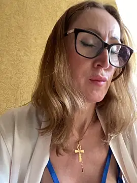 Snapshot of LauraDavis chatting on June 21, 2:41 pm LauraDavis online show from June 21, 2:41 pm