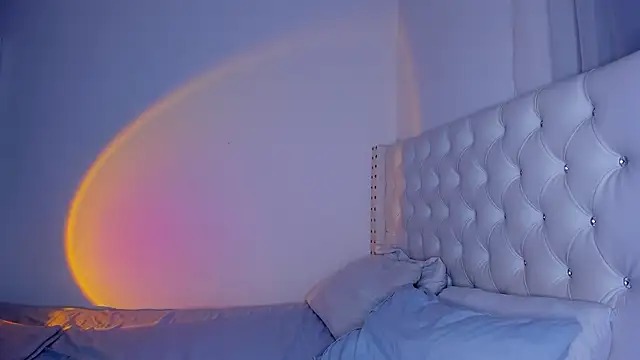 Snapshot of IsabelaVanegas_ chatting on February 9, 5:08 am IsabelaVanegas  online show from February 9, 5:08 am