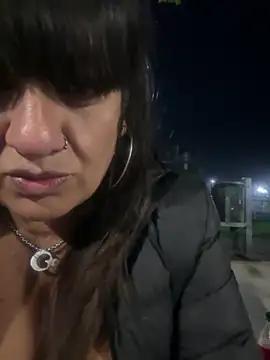 Snapshot of Sensualmente333 chatting on April 23, 2:02 am Sensualmente333 online show from April 23, 2:02 am
