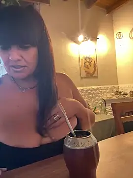 Snapshot of Sensualmente333 chatting on May 19, 11:49 am Sensualmente333 online show from May 19, 11:49 am