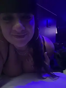 Snapshot of Sensualmente333 chatting on June 7, 10:13 pm Sensualmente333 online show from June 7, 10:13 pm
