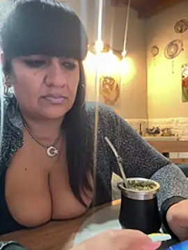 Snapshot of Sensualmente333 chatting on June 24, 11:42 am Sensualmente333 online show from June 24, 11:42 am
