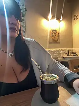 Snapshot of Sensualmente333 chatting on July 6, 12:24 pm Sensualmente333 online show from July 6, 12:24 pm