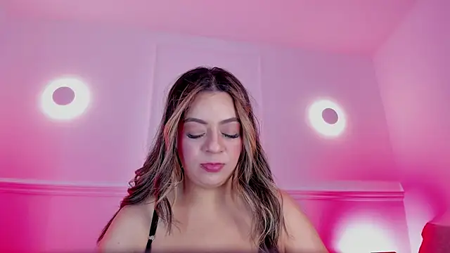 sarah-bonneth online show from April 27, 12:03 pm