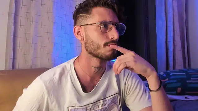 Snapshot of axel_giracr chatting on January 25, 12:59 am axel giracr online show from January 25, 12:59 am