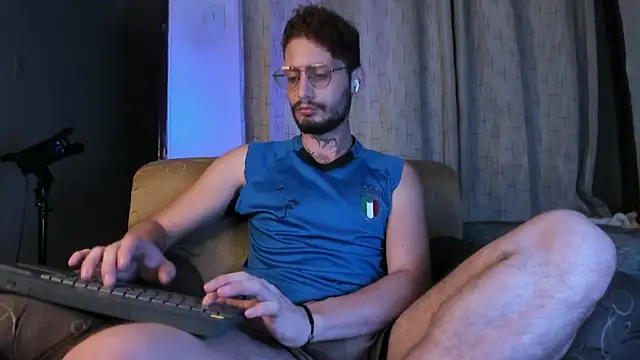 Snapshot of axel_giracr chatting on February 11, 12:49 am axel giracr online show from February 11, 12:49 am