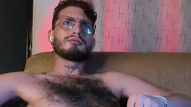 Snapshot of axel_giracr chatting on February 24, 11:09 pm axel giracr online show from February 24, 11:09 pm