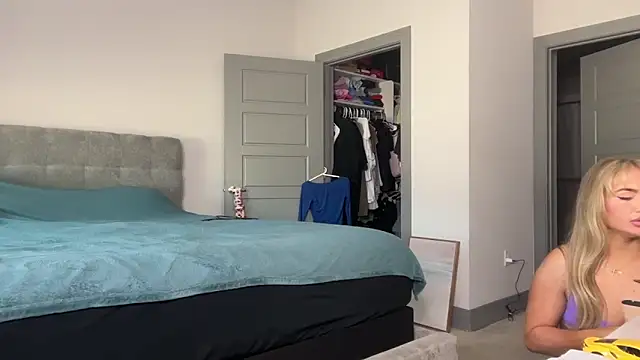 ElenaErickson online show from February 25, 12:03 am