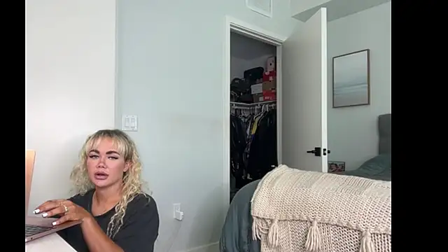 ElenaErickson online show from March 18, 8:34 pm