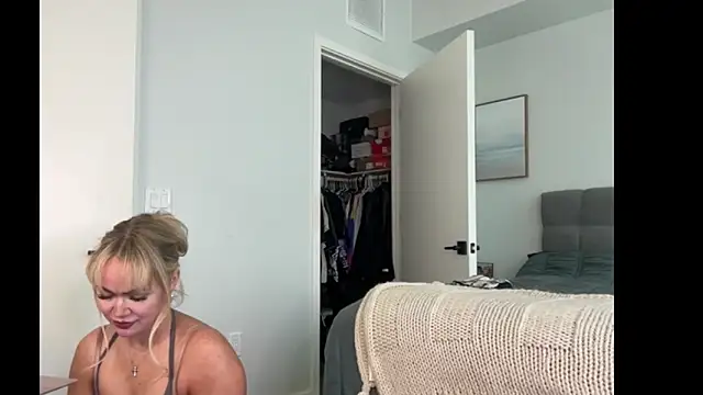 Snapshot of ElenaErickson chatting on May 6, 8:25 pm ElenaErickson online show from May 6, 8:25 pm
