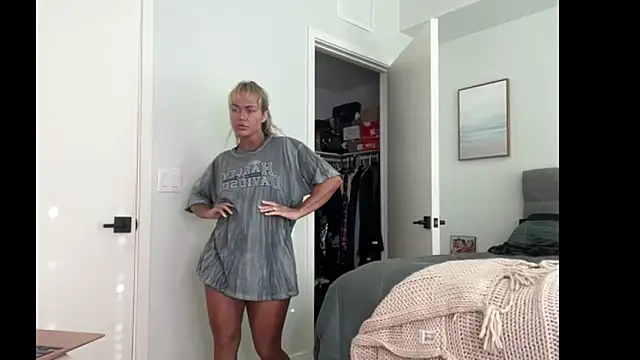 Snapshot of ElenaErickson chatting on May 17, 12:19 am ElenaErickson online show from May 17, 12:19 am