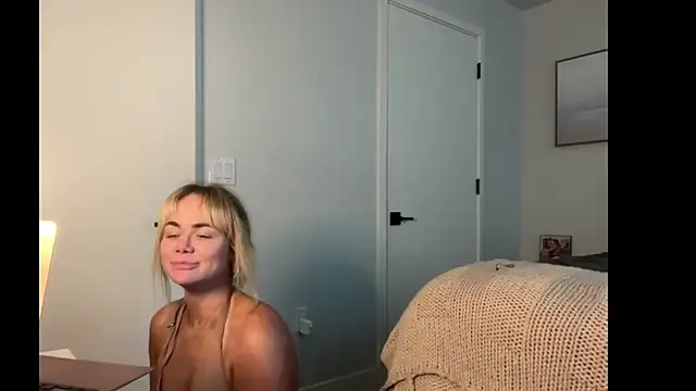 Snapshot of ElenaErickson chatting on June 14, 2:20 am ElenaErickson online show from June 14, 2:20 am