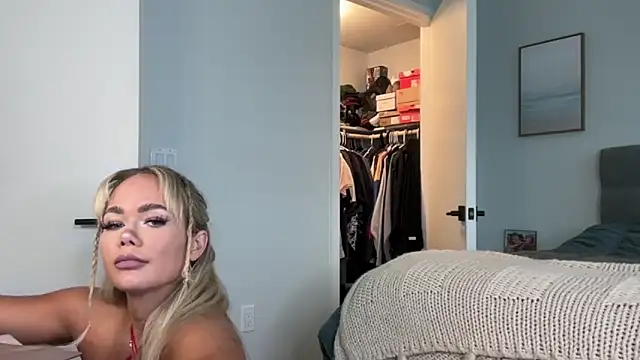 Snapshot of ElenaErickson chatting on June 15, 7:38 pm ElenaErickson online show from June 15, 7:38 pm