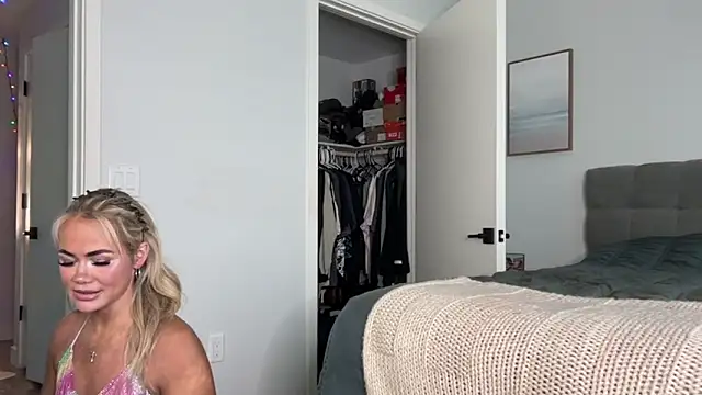 Snapshot of ElenaErickson chatting on June 29, 7:58 pm ElenaErickson online show from June 29, 7:58 pm