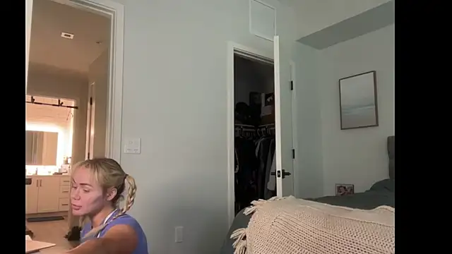 Snapshot of ElenaErickson chatting on July 26, 1:36 am ElenaErickson online show from July 26, 1:36 am