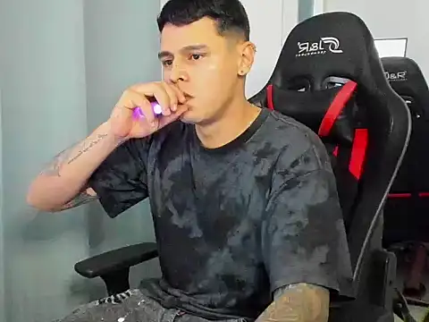 Snapshot of E_Moon chatting on September 18, 2:57 am E Moon online show from September 18, 2:57 am