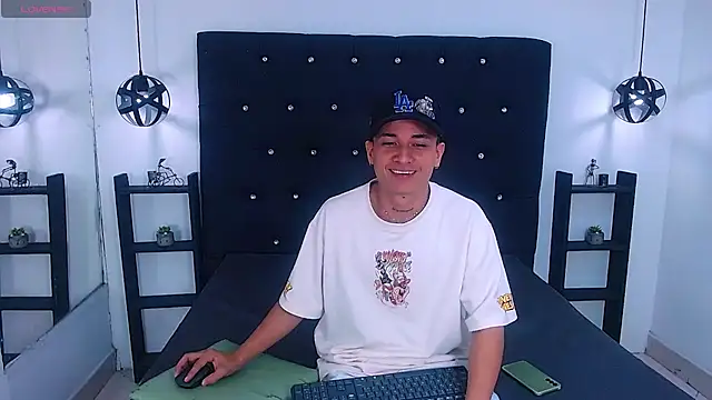 Snapshot of jeic_18 chatting on October 12, 3:22 pm jeic 18 online show from October 12, 3:22 pm