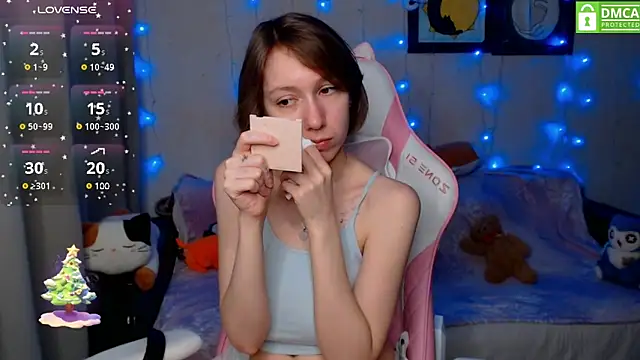 Snapshot of LeahGottty chatting on December 19, 2:57 pm LeahGottty online show from December 19, 2:57 pm