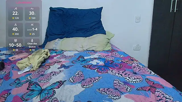 Snapshot of mrsmaira chatting on August 3, 11:08 pm mrsmaira online show from August 3, 11:08 pm