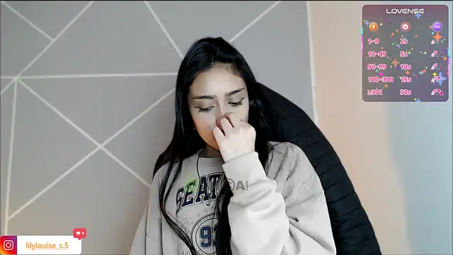 lilylouisee online show from April 2, 7:22 pm