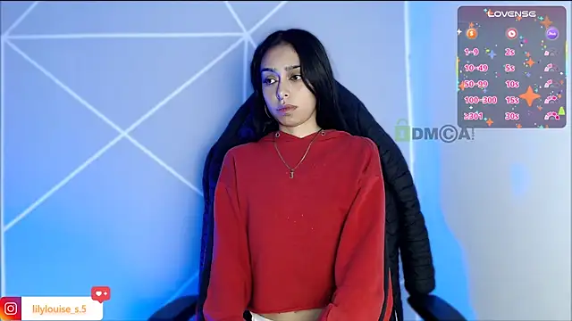 lilylouisee online show from April 6, 11:27 pm