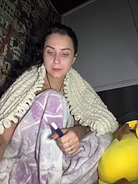 Snapshot of ellie_ssexy chatting on December 4, 4:43 am ellie ssexy online show from December 4, 4:43 am