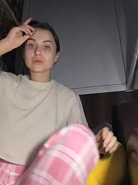 Snapshot of ellie_ssexy chatting on December 6, 4:47 am ellie ssexy online show from December 6, 4:47 am