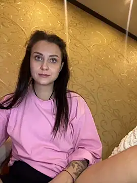 Snapshot of ellie_ssexy chatting on December 14, 9:13 pm ellie ssexy online show from December 14, 9:13 pm