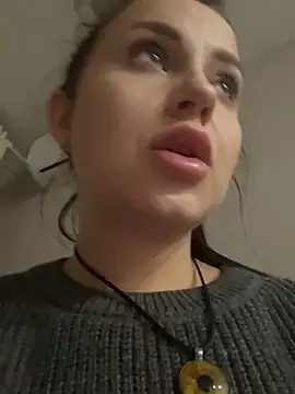 Snapshot of ellie_ssexy chatting on December 15, 10:15 pm ellie ssexy online show from December 15, 10:15 pm