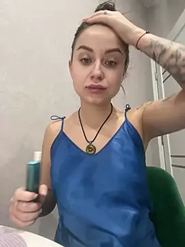 Snapshot of ellie_ssexy chatting on December 24, 4:44 am ellie ssexy online show from December 24, 4:44 am