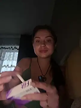 Snapshot of ellie_ssexy chatting on January 10, 4:54 am ellie ssexy online show from January 10, 4:54 am